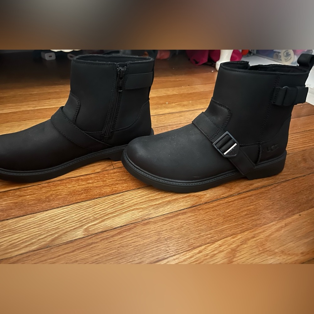 ✨UGG Black Moto Boots